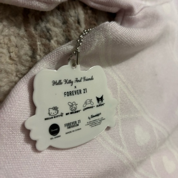 Hello Kitty light Purple Sweater - Picture 3 of 4